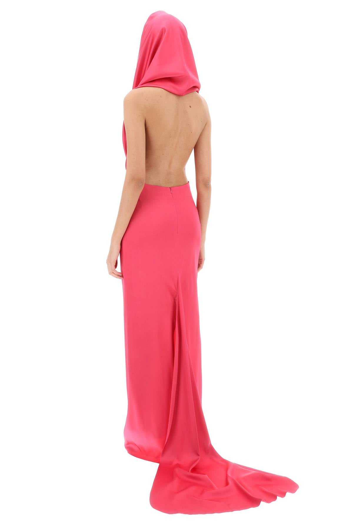 Chiếc váy dài màu hồng tuyệt đẹp với mũ built-in từ chất liệu satin