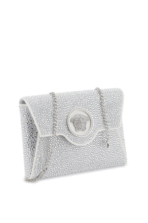 閃亮銀色緞面信封手拿包 - 搭配標誌性的美杜莎 - SS24
