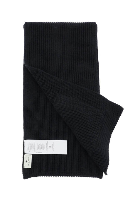 典雅黑色羊毛針織圍巾，帶有經典繡有飛馬圖案的細節