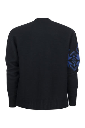 Áo len dành cho nam với họa tiết hoa văn màu xanh dương
