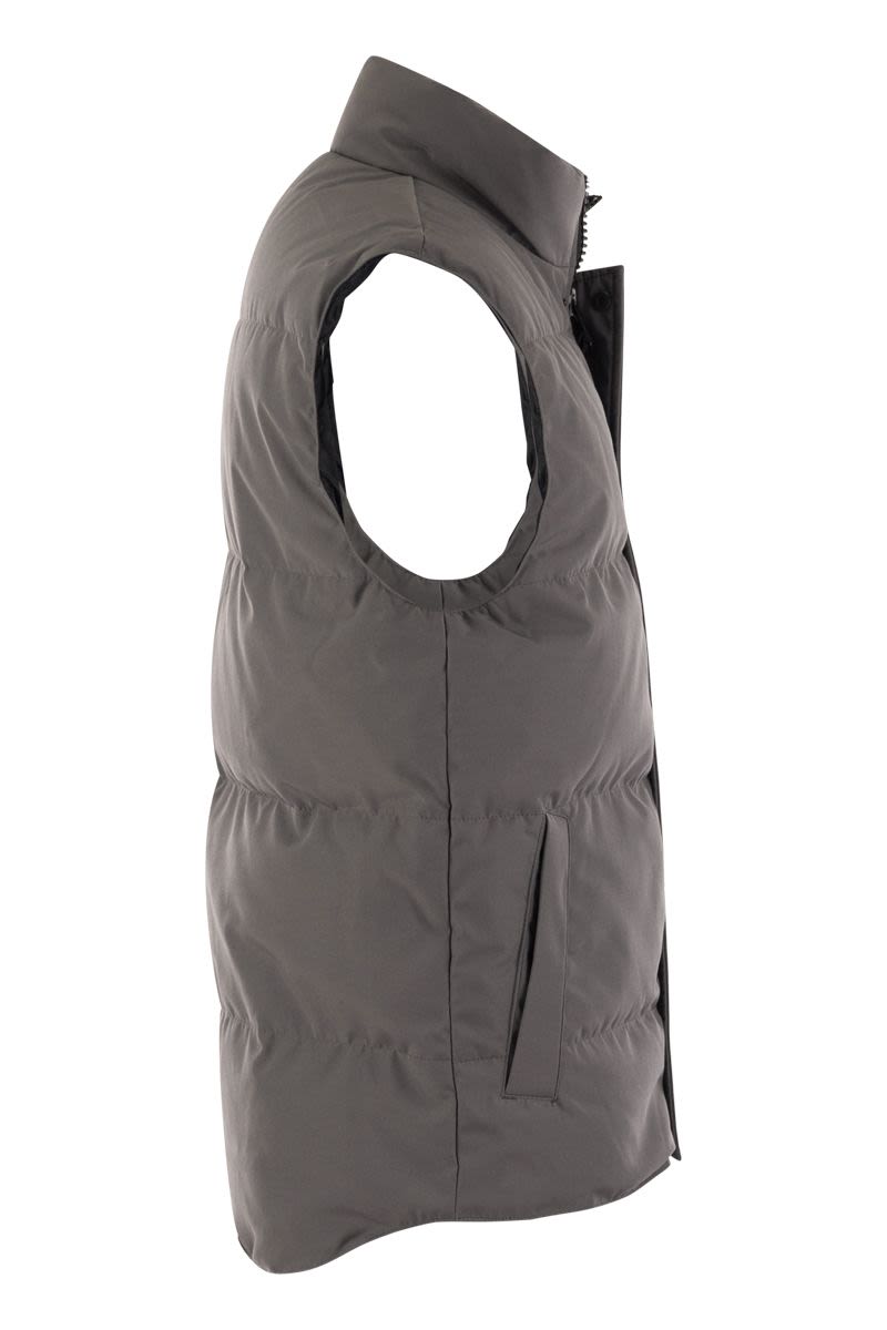 CANADA GOOSE Grey Padded Vest for Men - Shield Yourself from Unpredictable Weather with this Quilted Jacket