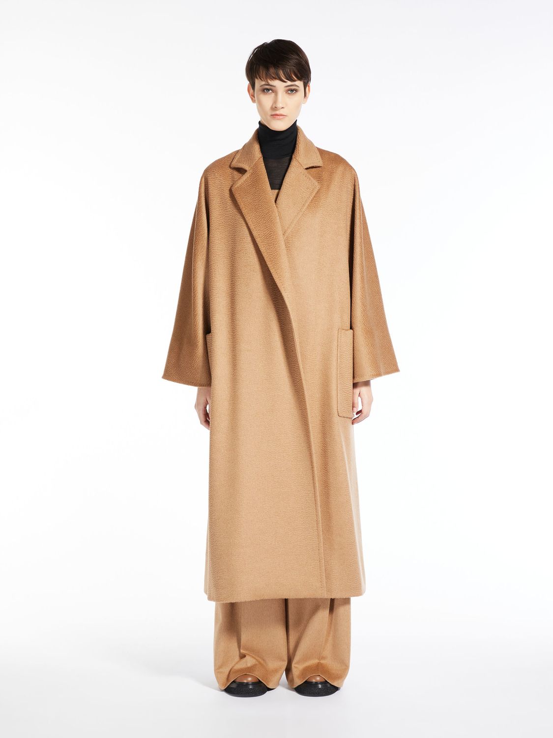 Luxurious FW23 Female Camel Coat