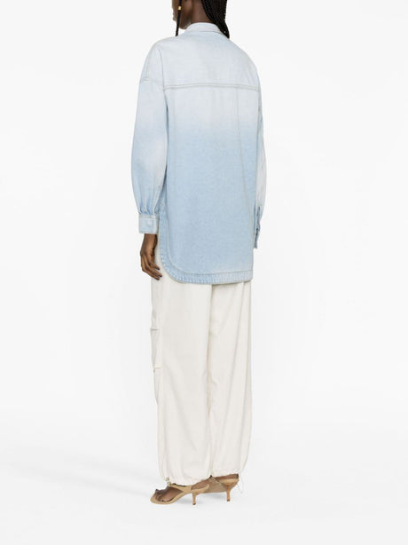 Áo khoác jean nữ màu xanh dịu nhẹ từ The Attico cho mùa Xuân Hè 2024