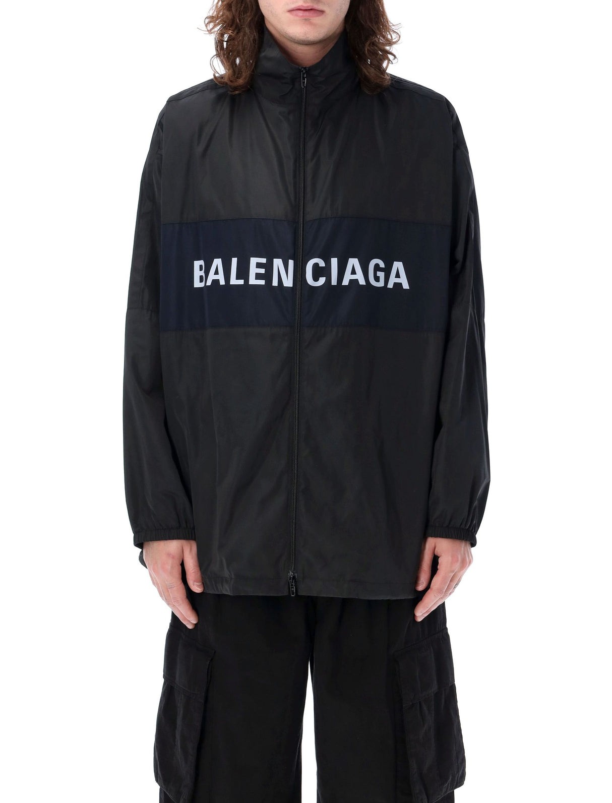 Áo khoác cổ cao kéo thành phong cách cho phụ nữ của Balenciaga
