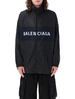 Áo khoác cổ cao kéo thành phong cách cho phụ nữ của Balenciaga