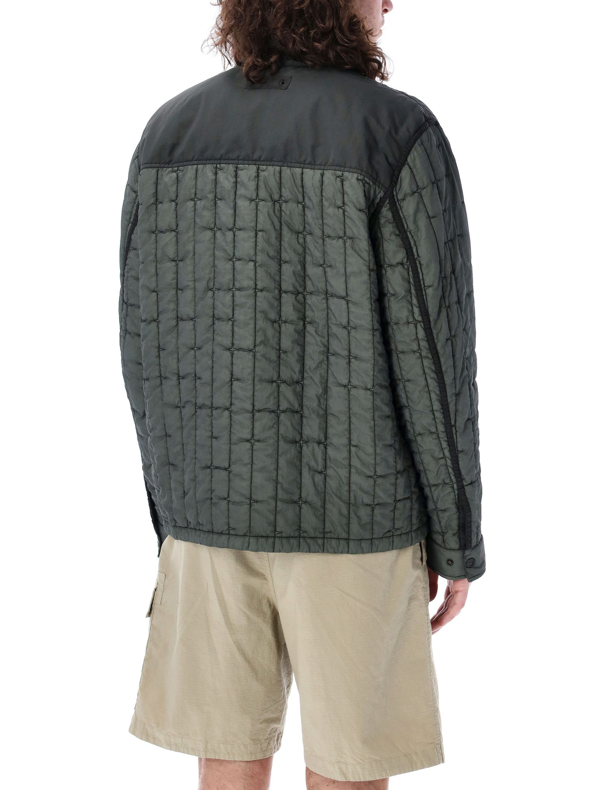 マスクカラーでオリジナリティが光る男性用リーキルトゥッドシャツジャケット by ストーンアイランド