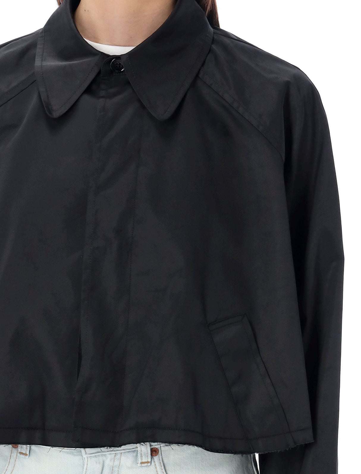 黑色斜紋剪裁夾克女款：經典領子、原始勾邊、隱藏式扣子