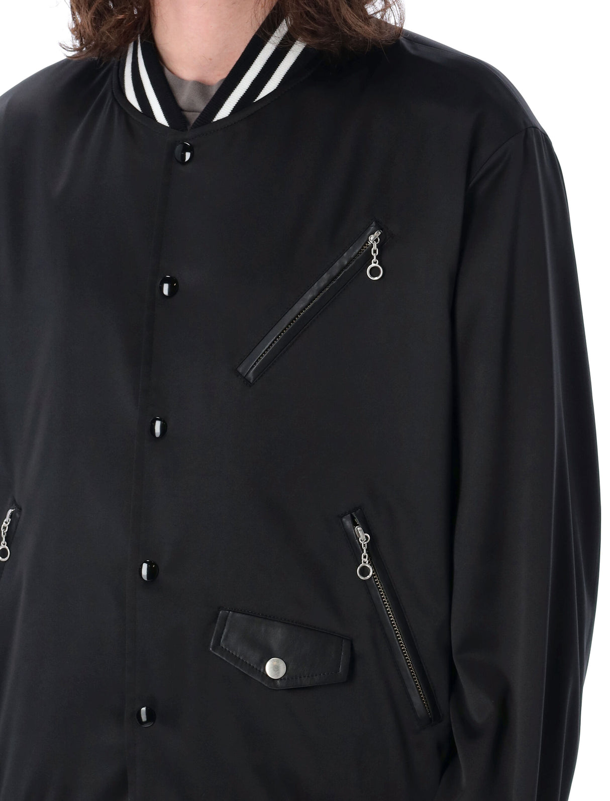Áo khoác đen bóng cho nam giới phối đồ thời trang