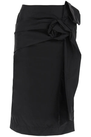 黒いプレスドローズ入りペンシルスカート - SS24コレクション