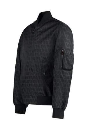 男装黑色尼龙轰炸机夹克，带图标印花和针织边细节