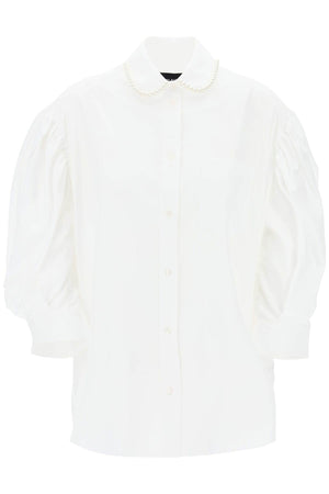 白色泡泡袖衬衫，珍珠装饰