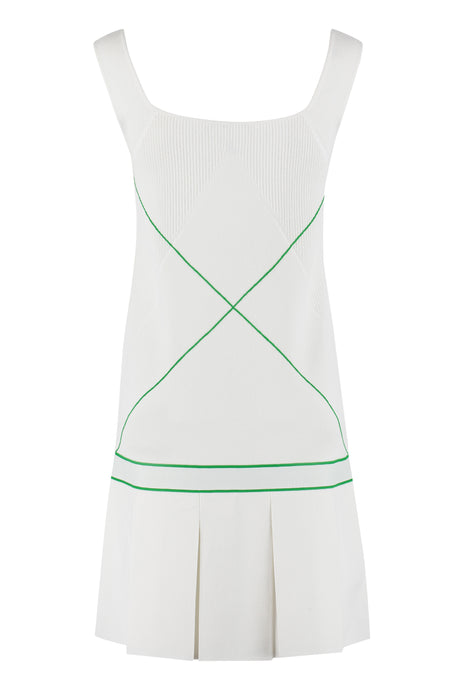 Salon 03コレクションからのホワイトニットドレス-SS22