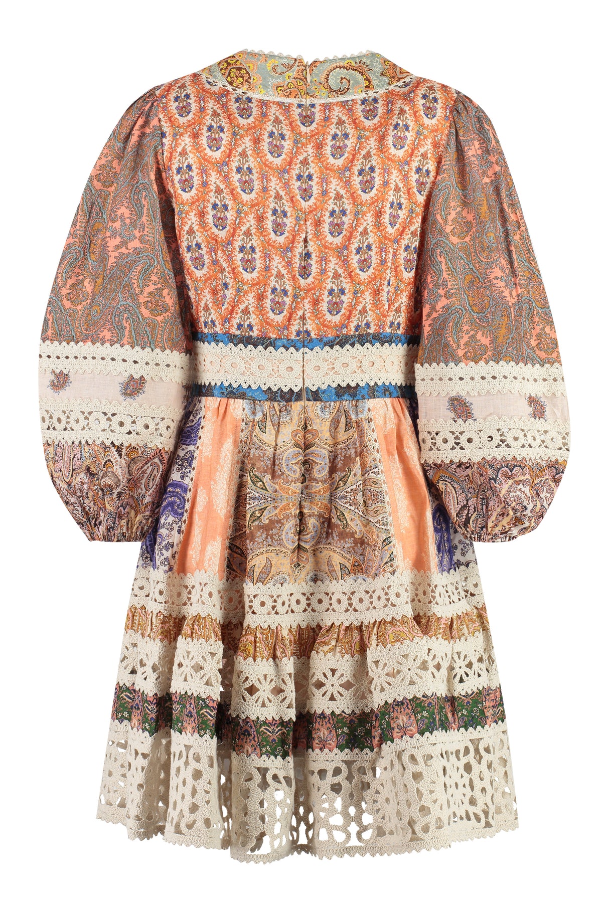 Bohemian Chic Mini Dress với Bộ Viền Đan và Mẫu Họa Tiết Paisley Toàn Thân