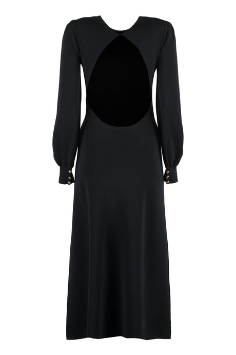 黑色粘綸連衣裙：後面的門扣和擴張裙裾