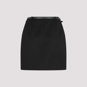 シックなブラックの女性用ミニスカート、SS23コレクション