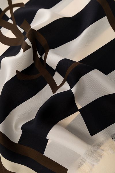 ＳＳ23コレクションの男性用マルチカラー100％シルクスカーフ