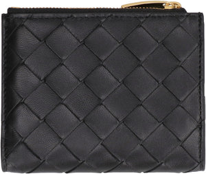 BOTTEGA VENETA Luxurious Black Leather Bi-Fold Wallet for Women - FW23 Collection