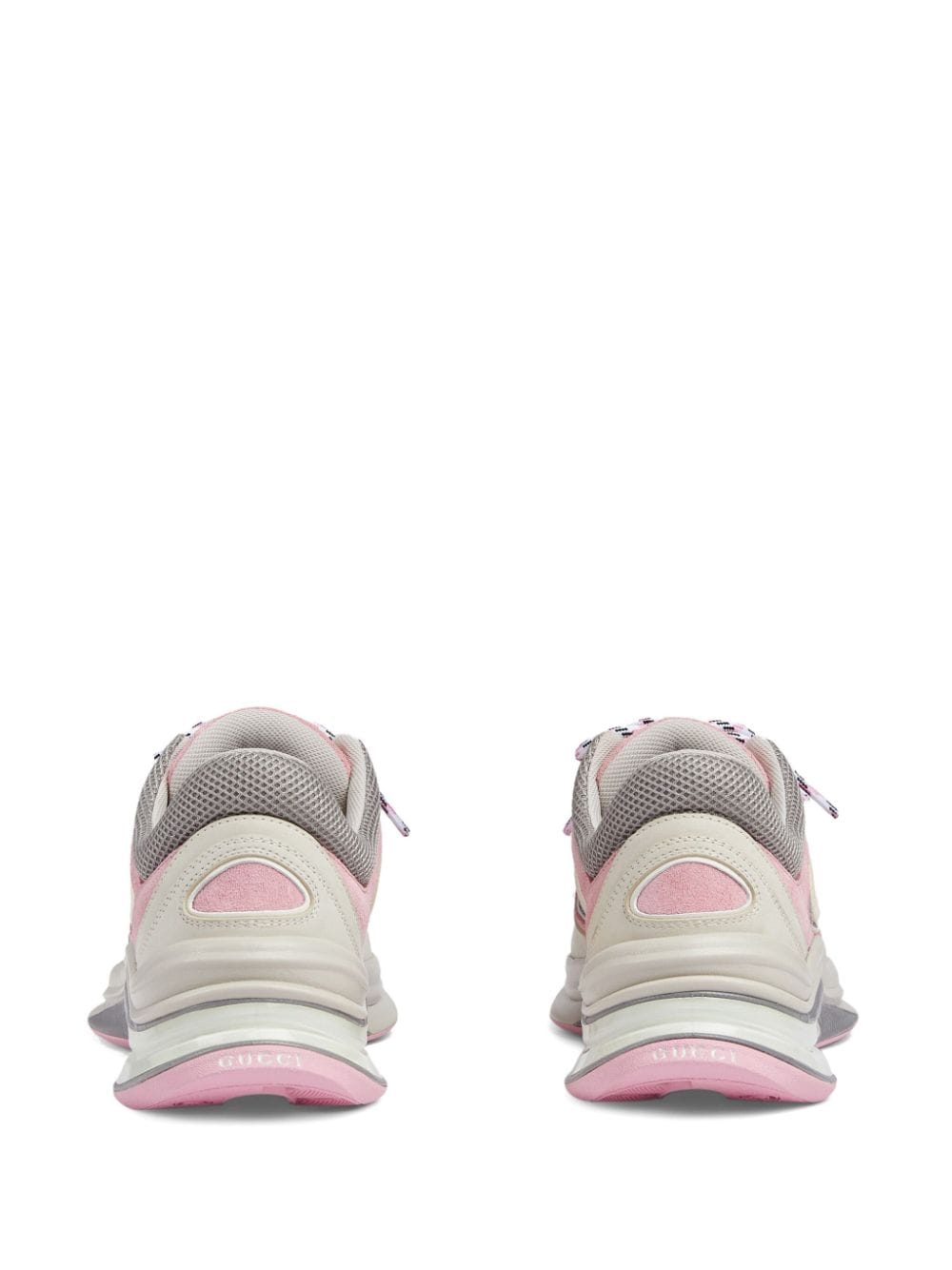 Sneakers low-top trắng với lưới đàn hồi và phụ kiện da thật