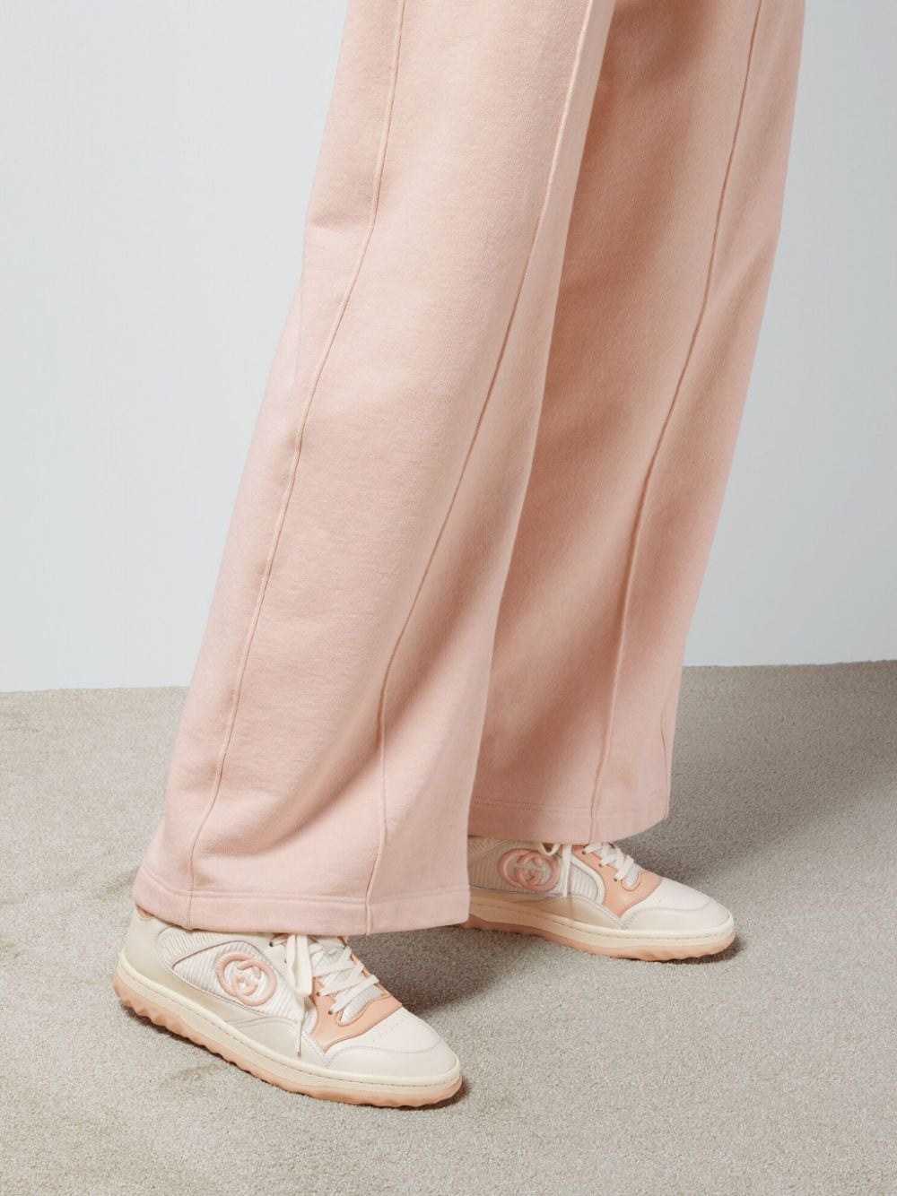 女士皮革帆布鞋，标志性徽标和品牌鞋底 - 白色/浅粉色（建议选小一号）