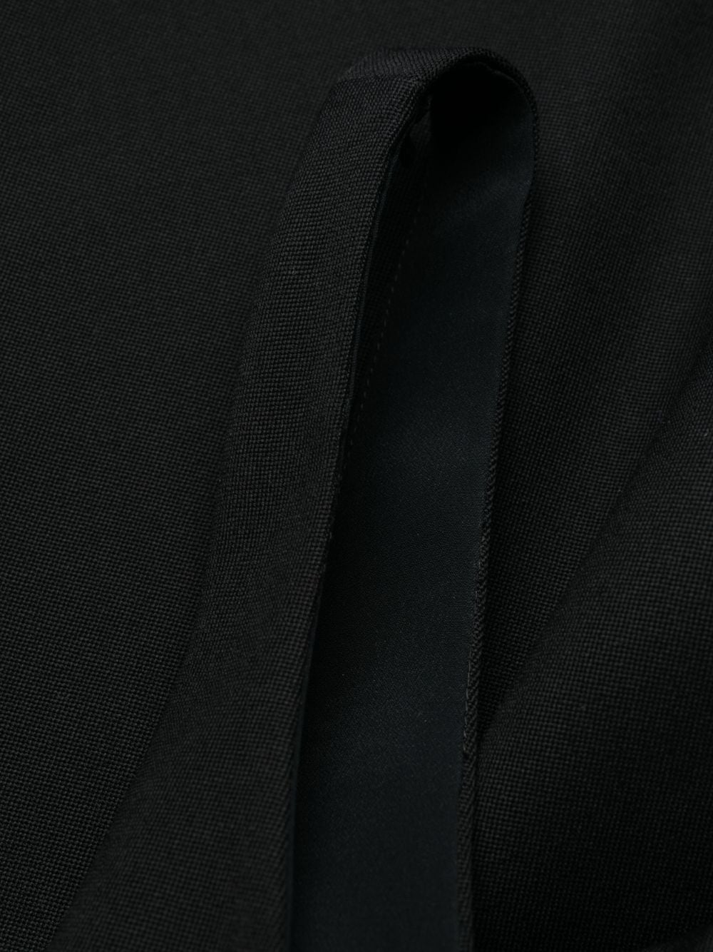黑色修身中长款女士着装内视絮式夹克