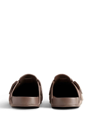 女士原版：棕色麂皮织草平底凉鞋 - SS24