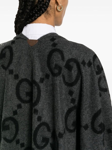 黑色/灰色羊毛披肩- 可反转的Jumbo GG提花图案，带有流苏边缘