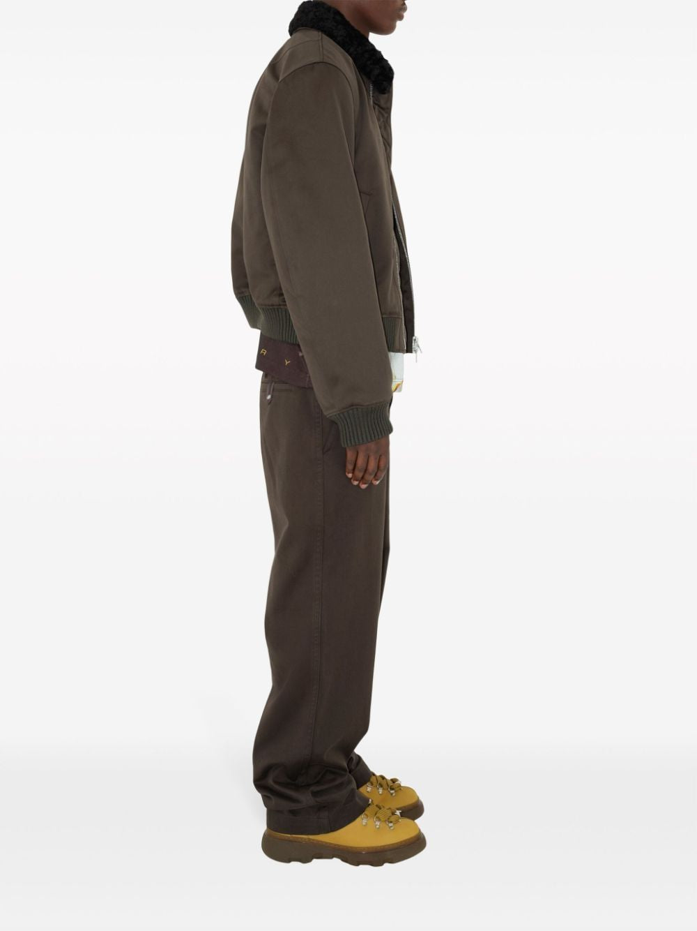 男士宽松款棉质棕色秋冬裤，适合2024年
