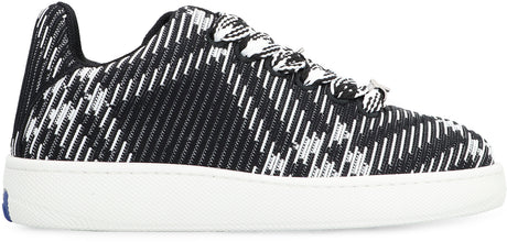 Sneaker đen trắng kẻ ô phong cách với chất liệu nylon co dãn cho nam