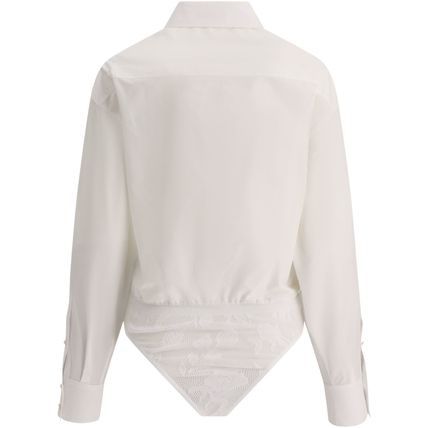 白色纯棉衬衫搭配花边短裤 - 适合女性 | 纤细剪裁、衬衫领、前门襟 | SS24