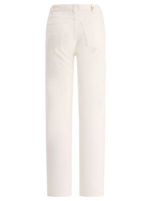 優雅白色張開牛仔褲，為SS24衣櫃增添亮點