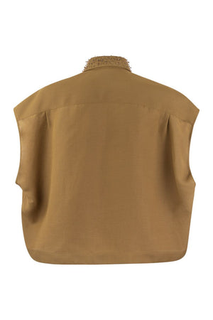 洗練された茶色のノースリーブシャツ、ユニークなディテール付き