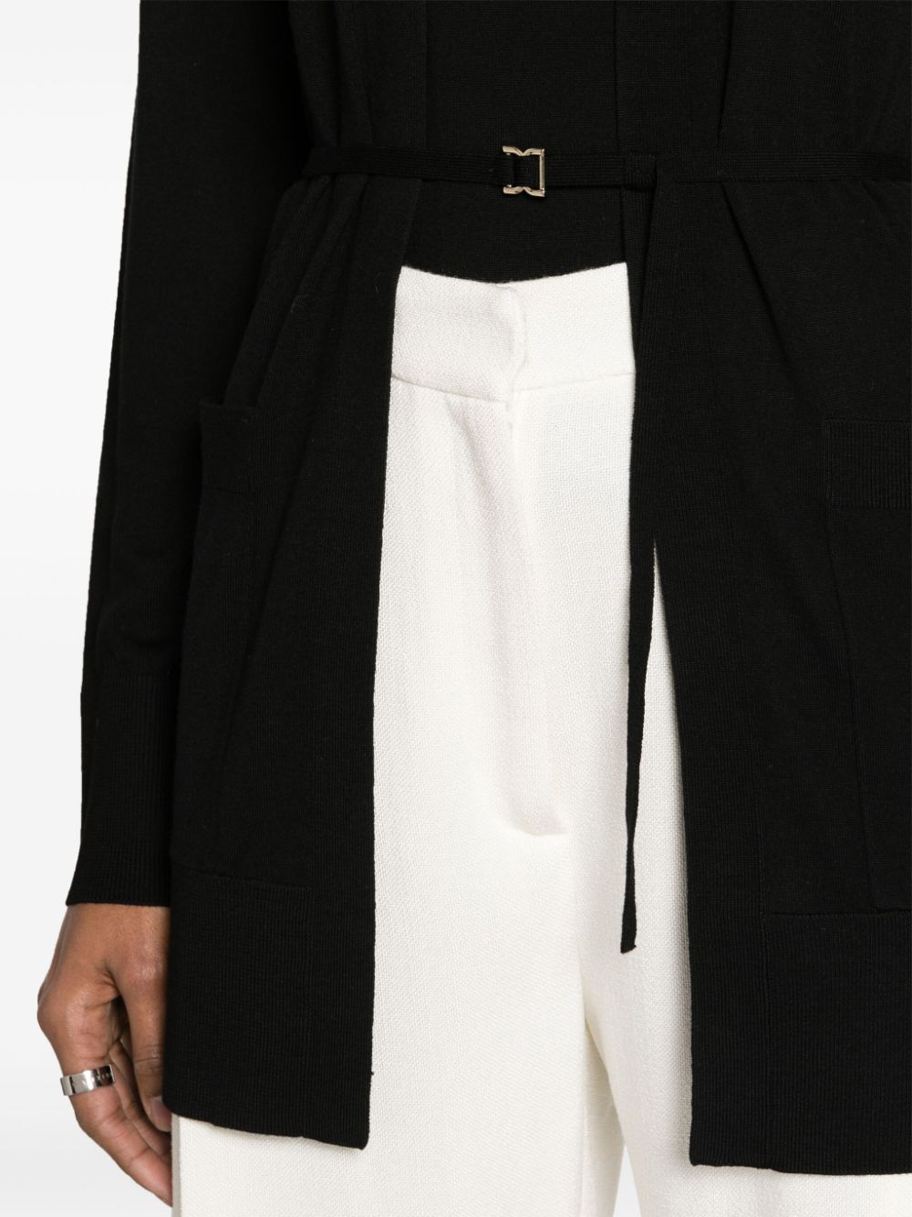 女款黑色羊毛針織開衫-2024春夏系列