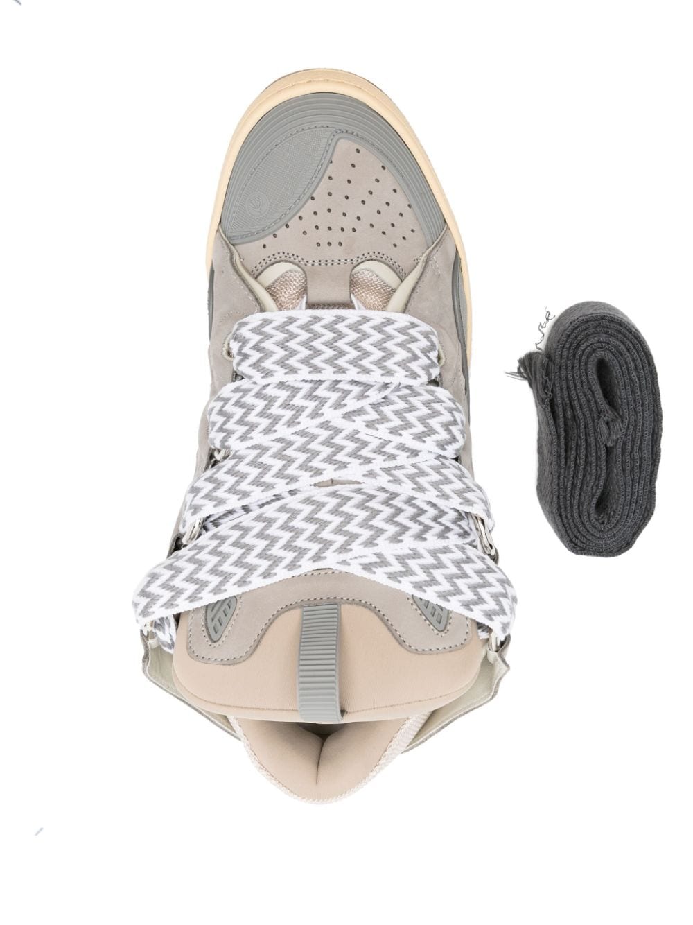 灰色香奈儿男士皮鞋运动鞋 带网布条和品牌标牌