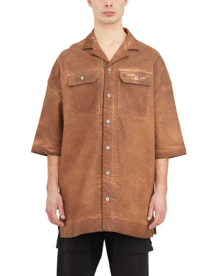 男士寬鬆咖啡色襯衫：前扣式、側縫及胸袋