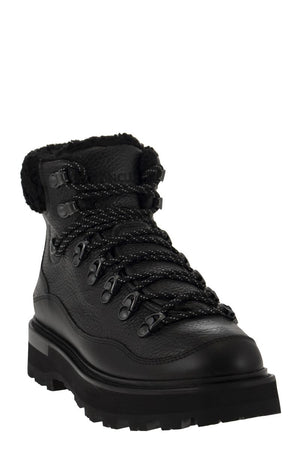 Black Tasselled Leather Boots for Women with Water-Repellent Treatment