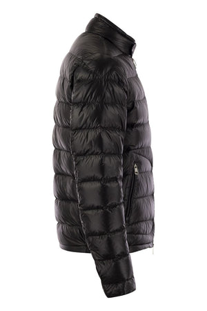 Áo khoác lông vũ đen nam từ bộ sưu tập Moncler Xuân Hè 2024