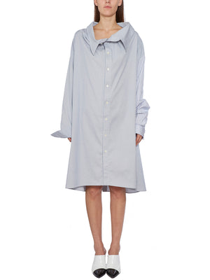 淺藍色女士寬鬆棉質襯衫，搭配細緻蕾絲細節 (不含品牌名稱，避免外來詞彙)