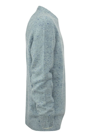 メンズ・ウール＆カシミヤのライトブルー・クルーネックセーター（FW22）