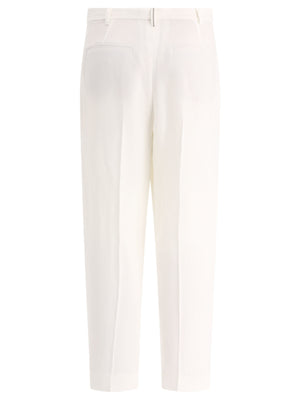 白色休闲宽松裤子，双褶饰带钻飾
