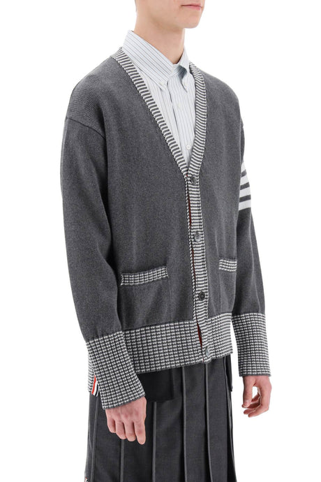 男士灰色V领羊毛衫，为SS24而打造
