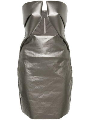 灰色枪铁银色剪裁连衣裙，配有紧身腰线和钢骨胸衣