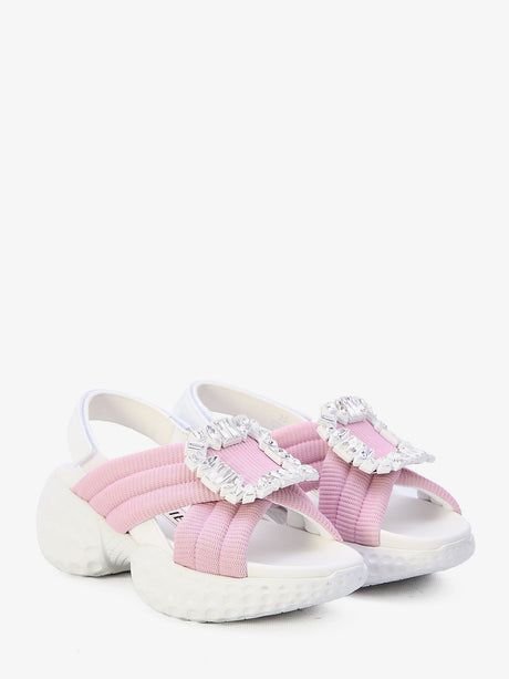 粉色科技布凉鞋，配有Maxi水晶扣和皮革特色