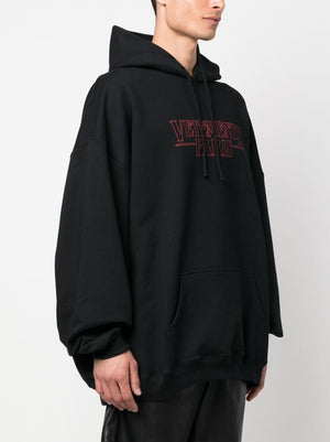 Áo hoodie đen in logo cho nam - FW23