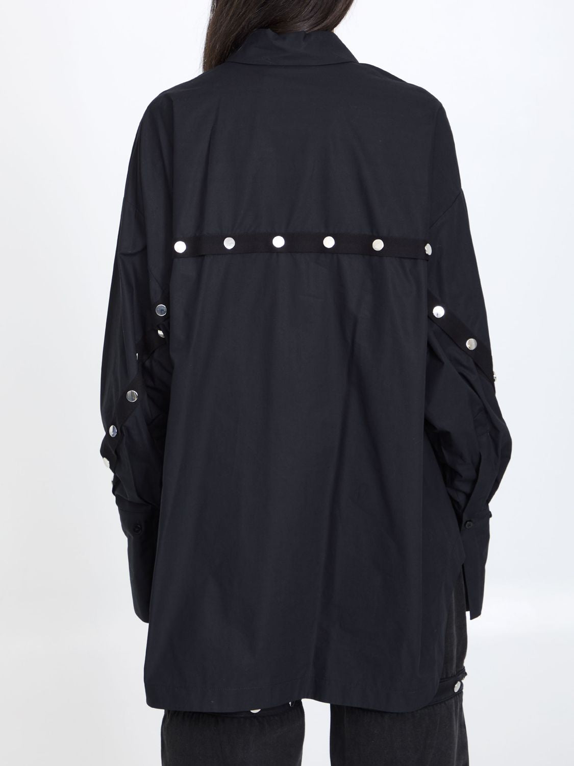 黑色棉质连衣裙，logo纽扣，超大尺寸